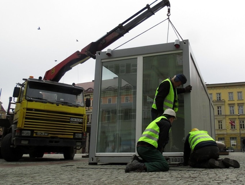 Na Solnym stanęły kontenery. Kupisz w nich bilet na PPA (ZDJĘCIA)