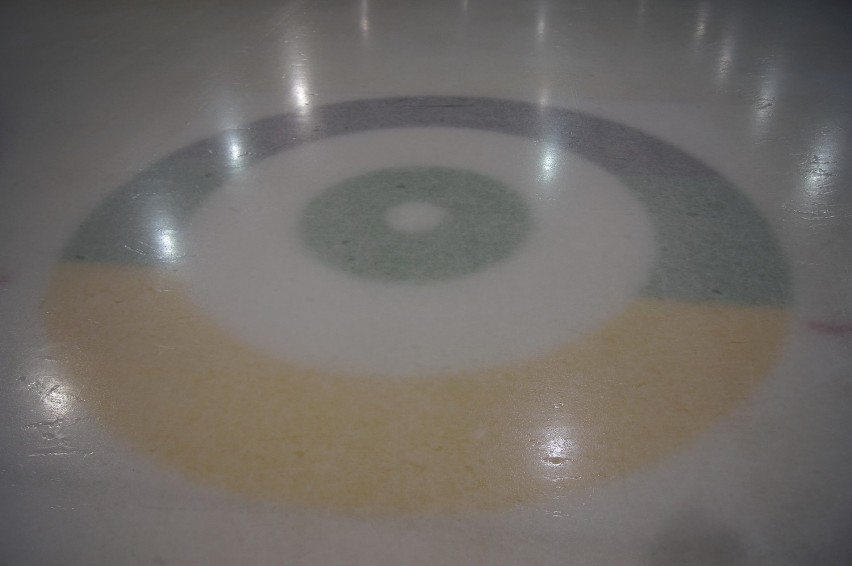 Tajemnicze kręgi na lodowisku, czyli Śląski Klub Curlingowy bez tajemnic [ZDJĘCIA i WIDEO]