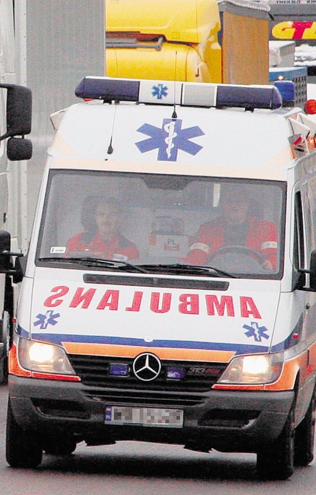 W zderzeniu busa z ciężarówką pod Skierniewicami zginęło 7 osób.