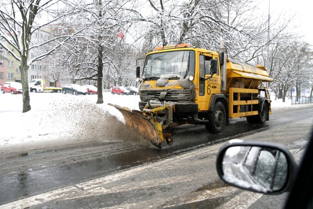 GliwiceTu "Akcja Zima" nie musi zostać przedłużona. Termin ustalono do 15 kwietnia. Na terenie miasta znajdują się dwie autostrady. Mimo całego sprzętu, nie udało się nadążyć z ich odśnieżaniem.