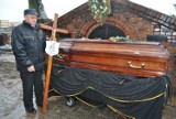 Opalenica: Skandal podczas pogrzebu