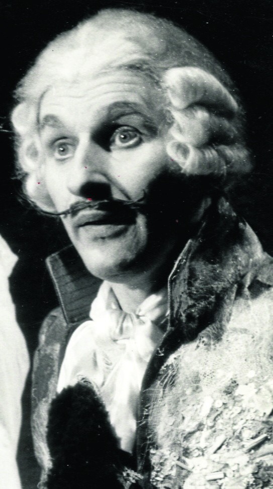 Zbigniew Gawroński jako Papkin w "Zemście" (1963)