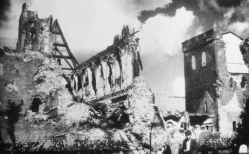 Na skutek walk stare centrum Malborka zamieniło się w ruinę...