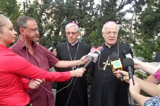 Arcybiskup Wiktor Skworc i arcybiskup Józef Michalik
