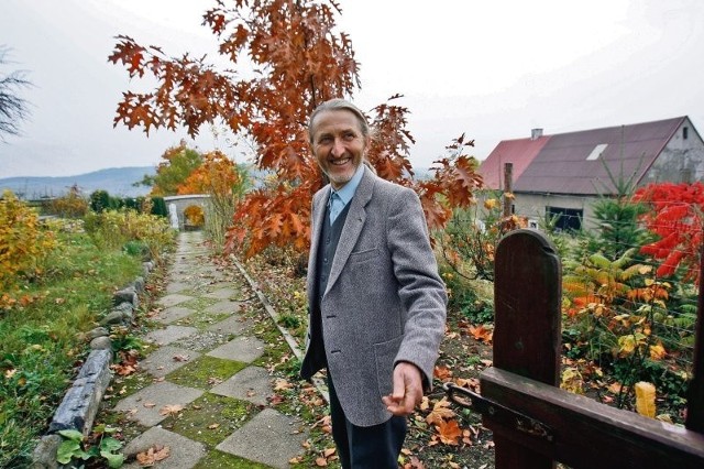 Wiktor Urbańczyk, sołtys Radzimowic, prowadzi gospodarstwo i wypieka tradycyjny, orkiszowy chleb