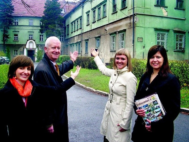 Magda, Ola i Agata, studentki Viadriny z Frankfurtu, wraz z Wolfgangiem Knoblichem uratują klasztor w Lubomierzu