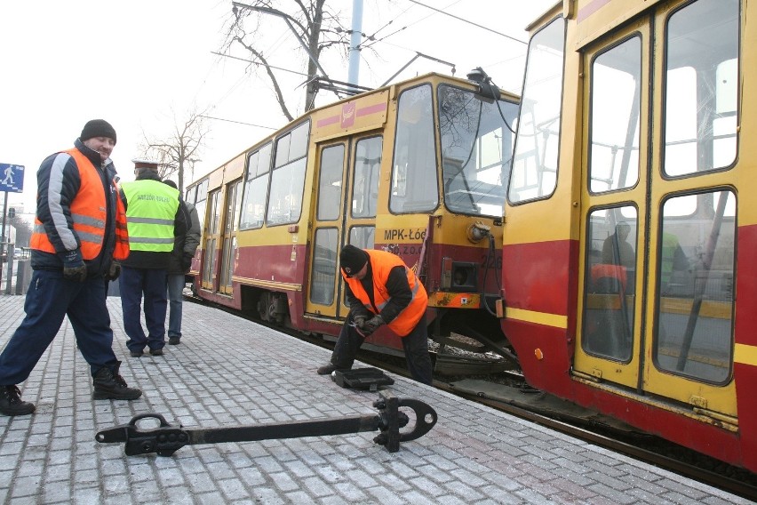 Łódź: zderzenie dwóch tramwajów. Ranni pasażerowie [ZDJĘCIA+FILM]