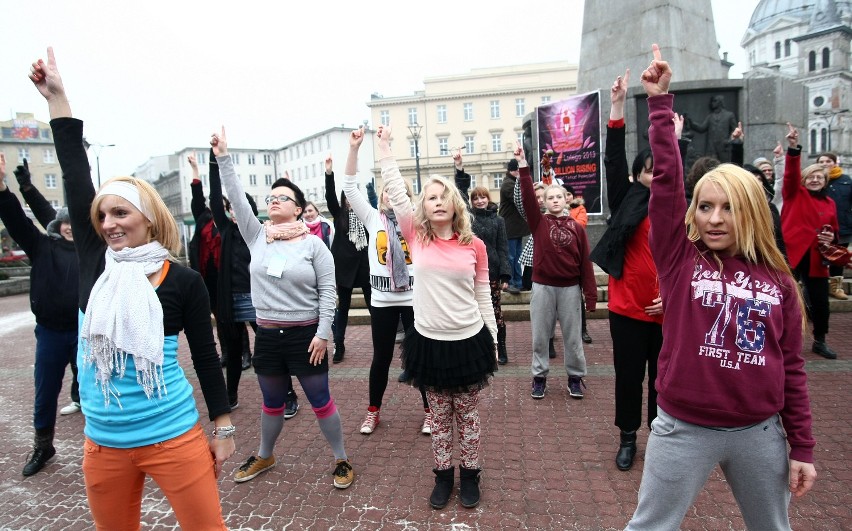 Akcja "Nazywam się Miliard" na placu Wolności w Łodzi.
