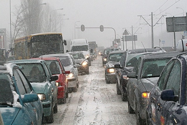 Przed rokiem przejazd łódzkim odcinkiem krajowej jedynki zajmował kilkanaście godzin.