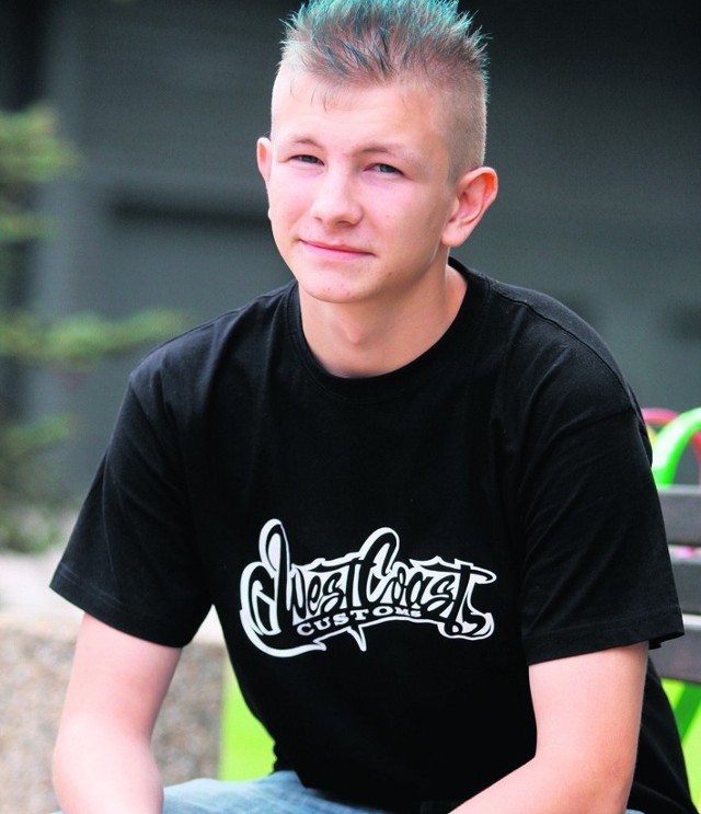 Damian Siniarski, 17 lat, łodzianin. Uczy się w technikum. Lubi piłkę nożną i mechanikę. W tym roku wakacje spędza w mieście