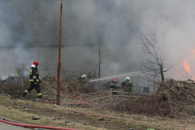 Ostatni pożar gasiło 18 jednostek straży pożarnej, słup dymu widoczny był w całym mieście