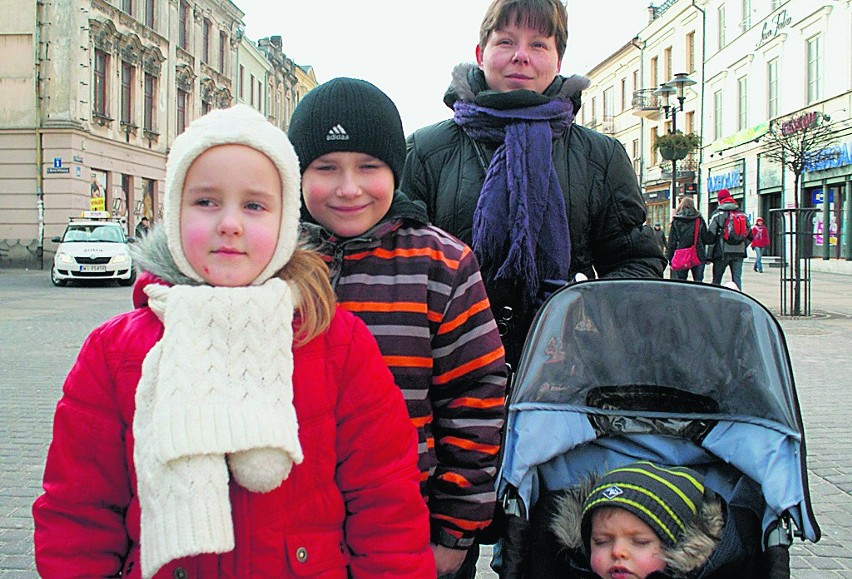 Rodzina górą! Sylwia Adamowska na spacerze z dziećmi swoimi...