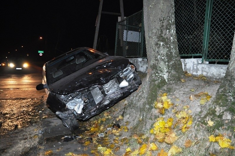 Stara Wieś: Uciekając z miejsca kolizji staranował auto