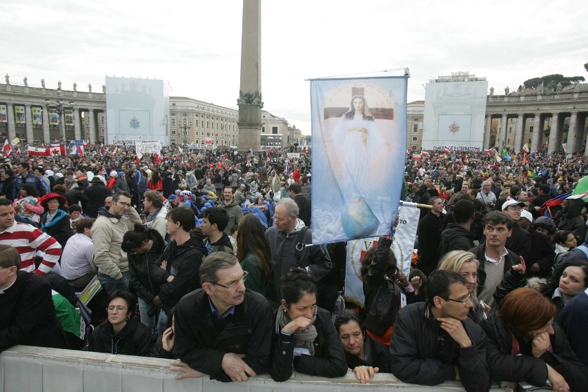 W Rzymie jest tak tłoczno, że ludzie mdleją [ZDJĘCIA]