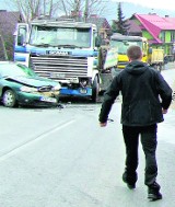 Wypadek w Nowym Targu: zderzenie samochodu, ciężarówki i autobusu