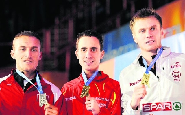 Bartosz Nowicki (z prawej) na podium HME, obok Hiszpana Manuela Olmedo (złoto) i Turka Kemala Koyuncu