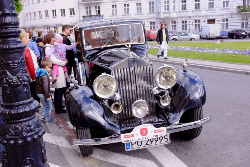 Zlot bentleyów i rolls-royce'ów odbywa się w weekend w...