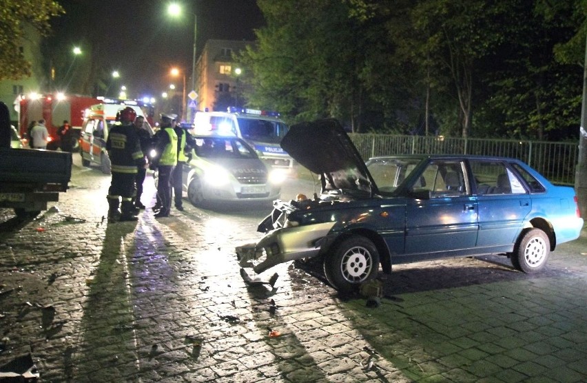 Wrocław: Pijany nastolatek rozbił polonezem inne auta (ZDJĘCIA)