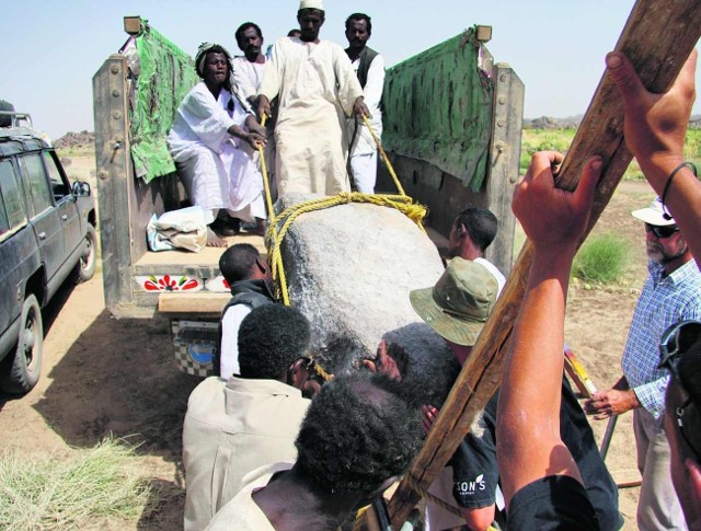 Sudan. Transport rytów naskalnych