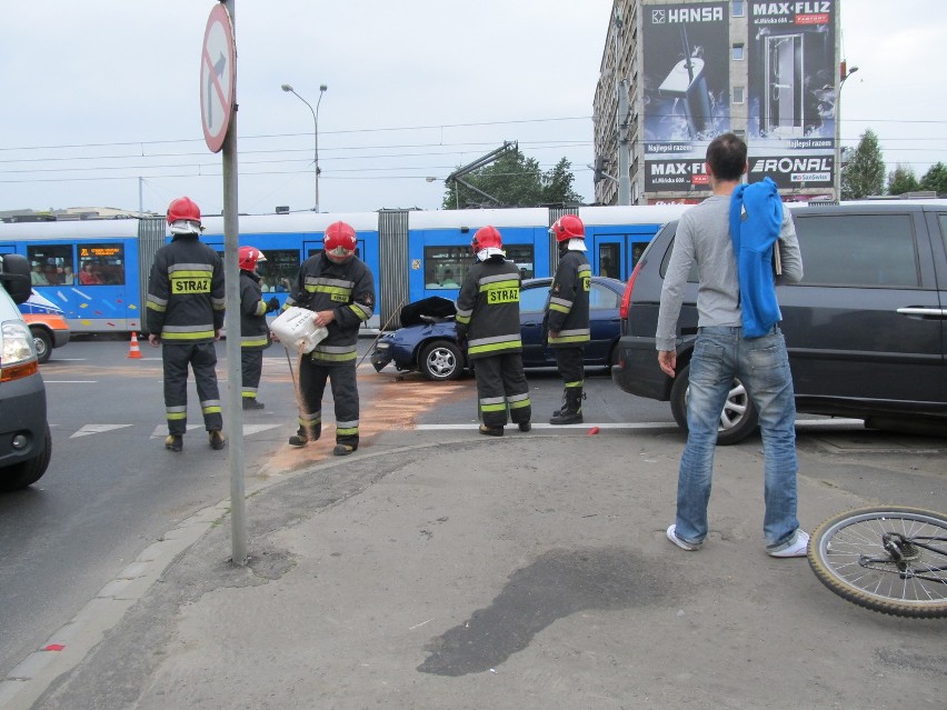 Wrocław: Wypadek na skrzyżowaniu Legnickiej i Nabycińskiej (ZDJĘCIA)