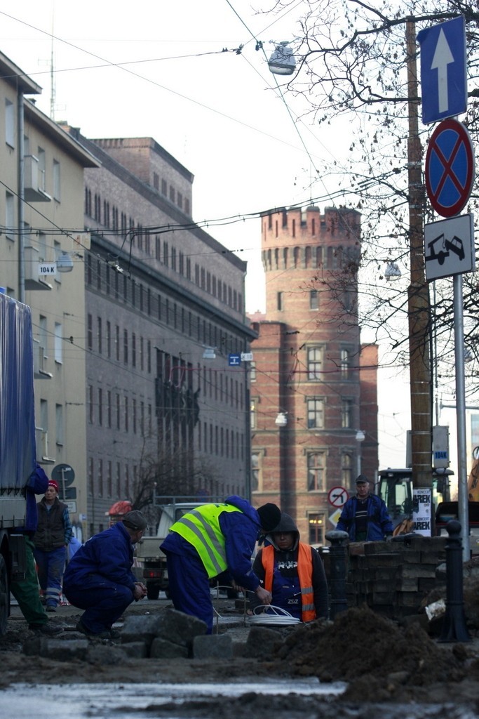 Wrocław: Jest problem z torowiskiem na Podwalu. Szykują się opóźnienia (ZDJĘCIA)