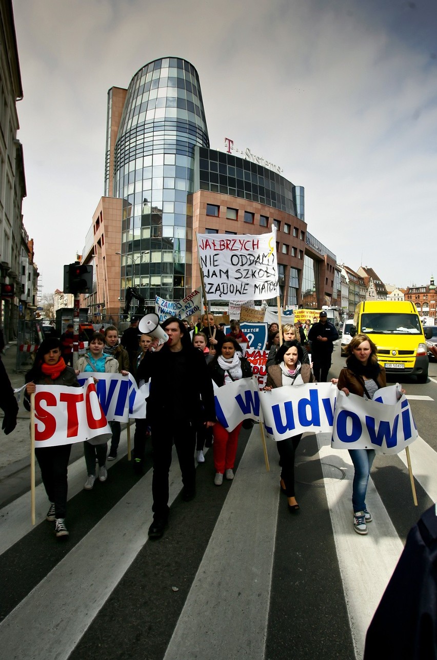 Demonstracje PiS i nauczycieli dziś we Wrocławiu