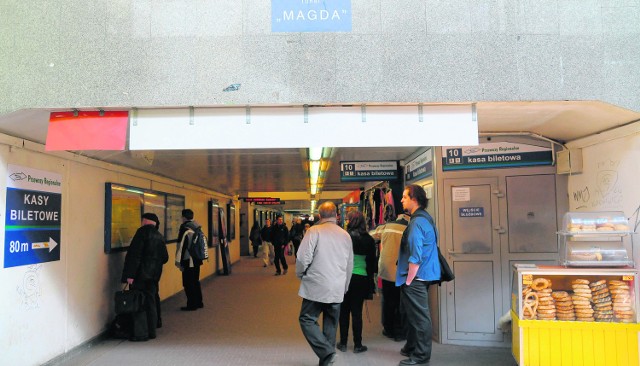 Na poszczególne perony można dostać się teraz jedynie tunelem "Magda"