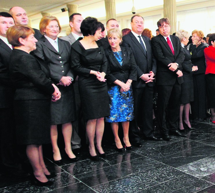 Posłowie VII kadencji; Genowefa Tokarska (druga z lewej)