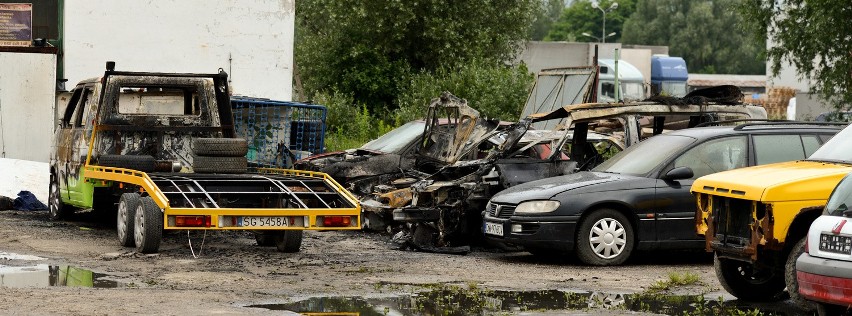 Wrocław: W nocy spłonęło pięć aut (ZDJĘCIA)