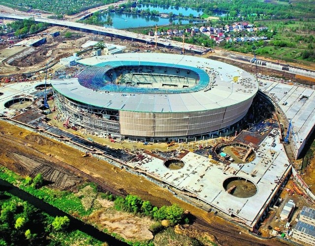 W urzędzie miejskim zapewniają, że budowa stadionu zostanie zakończona w terminie, czyli pod koniec czerwca tego roku