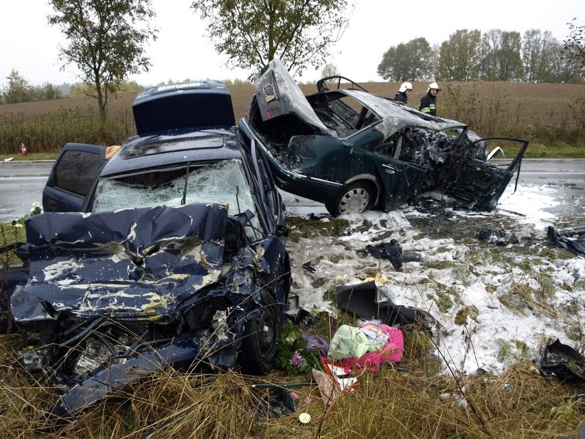 Powiat bytowski: Tragiczny wypadek pod Borzytuchomiem. Zginęło pięć osób