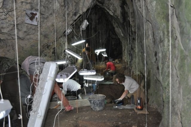 Badania w jaskini Stajnia