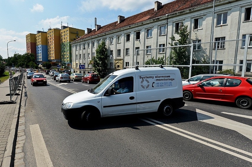 Objazdy i ogromne korki na Psim Polu. Rusza budowa ronda (MAPA, ZDJĘCIA)