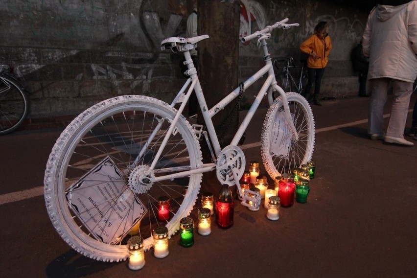 Wrocław: Uczcili pamięć rowerzysty, który zginął na Legnickiej (ZDJĘCIA)