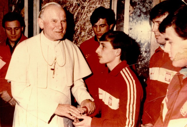 Andrzej Głąb (Cement Gryf Chełm) razem z kolegami z kadry Polski podczas audiencji u papieża Jana Pawła II