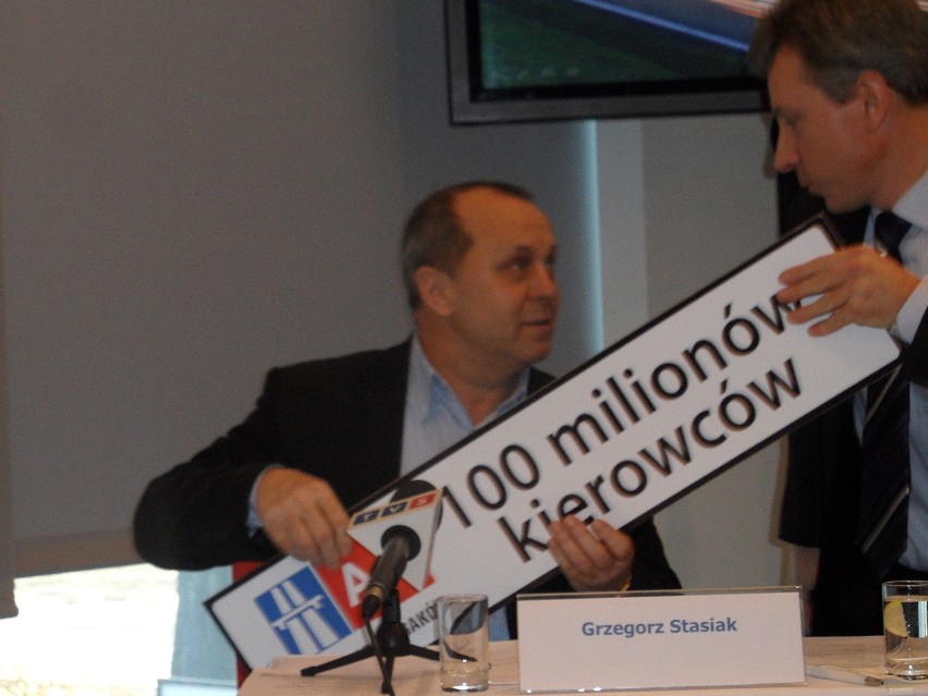 Grzegorz Stasiak 100-milionowym kierowcą autostrady A4 [WIDEO]