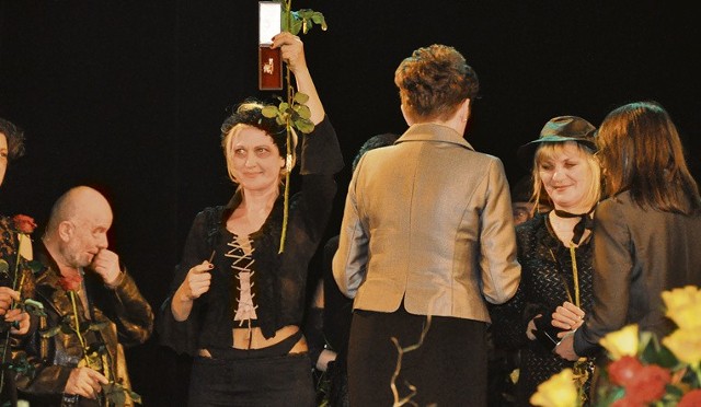 Wśród wyróżnionych z okazji jubileuszu Arlekina są aktorki teatru: Aleksandra Gałaj (od lewej) i Maria Sowińska