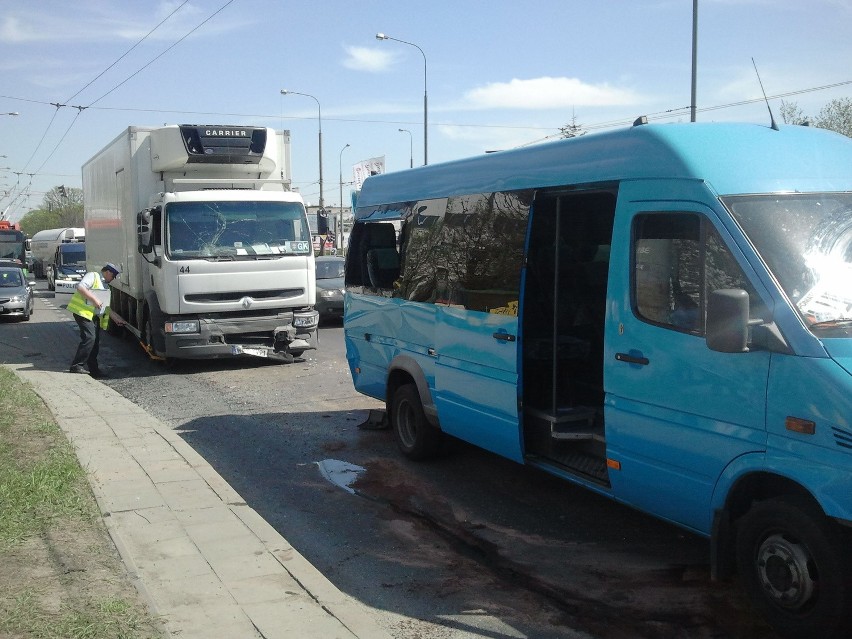 Al. Kraśnicka: Zderzenie busa i trzech innych pojazdów...