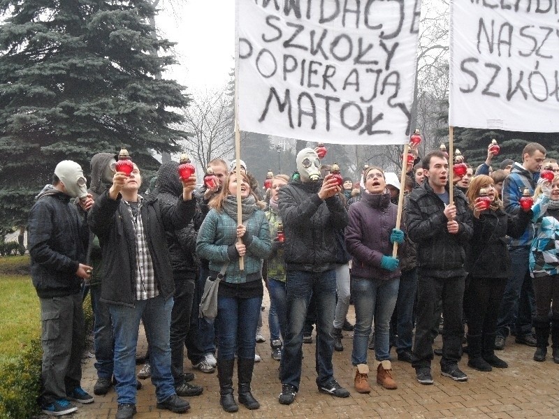 Bytom: Protest uczniów przeciwko łączeniu szkół [ZDJĘCIA]