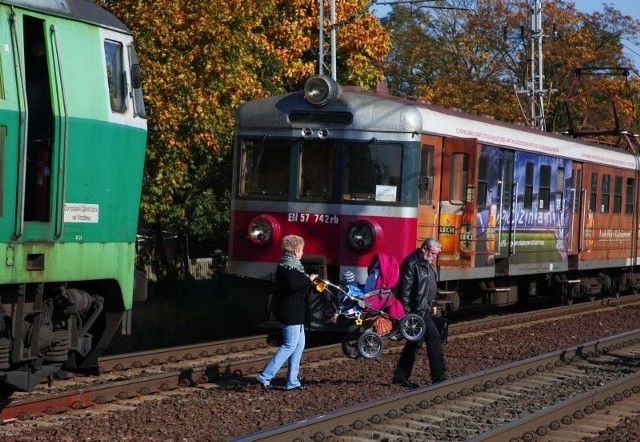 O krok od tragedii w Palędziu - dwa pociągi osobowe znalazły się na jednym torze