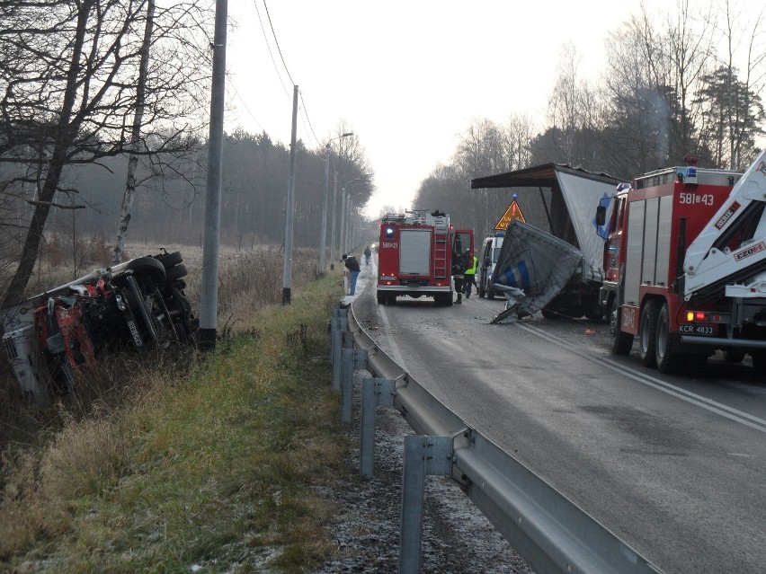 Wypadek w Rybniku. Zderzyły się dwie ciężarówki [ZDJĘCIA]