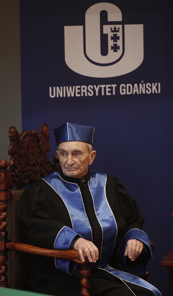 Gdańsk: Prof. Henryk Samsonowicz z tytułem Doktora Honoris Causa UG (zdjęcia)