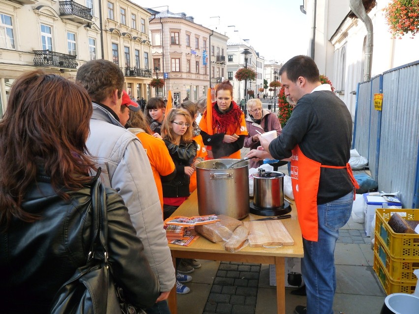 Strajk Żywności w Lublinie: Nie marnujcie jedzenia - happening pod ratuszem (ZDJĘCIA)
