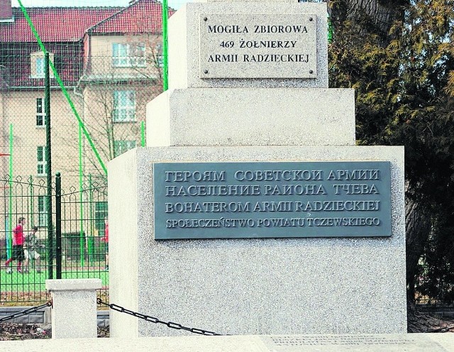 Nowa tablica na pomniku kosztowała podatników 4,5 tys. zł