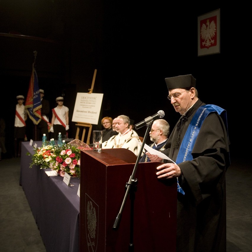 Sławomir Mrożek z doktoratem honoris causa Uniwersytetu...