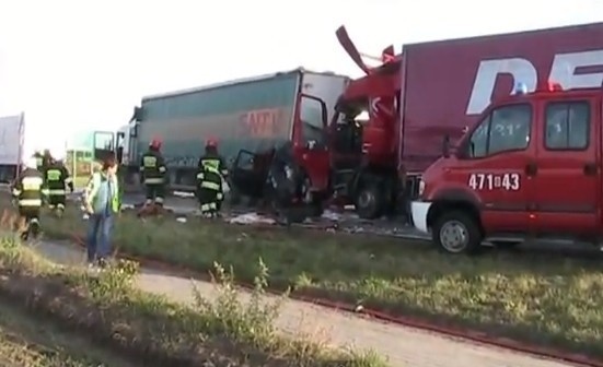 Wypadek na DK-11 w Oleśnie. Kadr filmu z kanału serwisu...