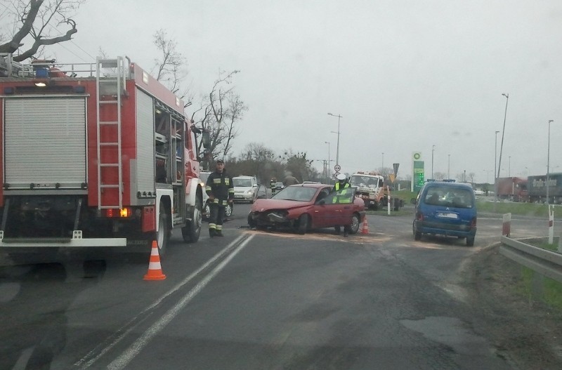 Wypadek przy węźle autostradowym w Kątach Wrocławskich (ZDJĘCIA)