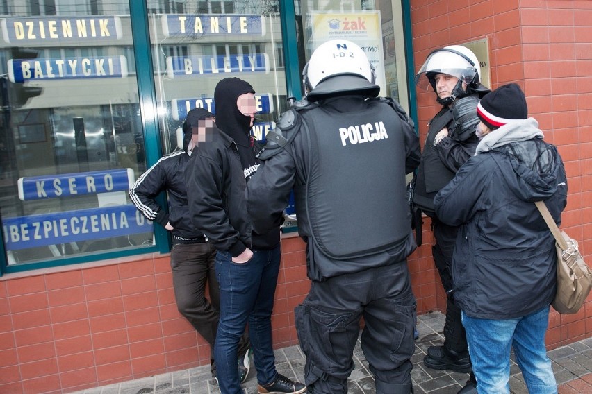 Kibice Arki Gdynia zakłócili spotkanie drugiego Forum Kobiet...