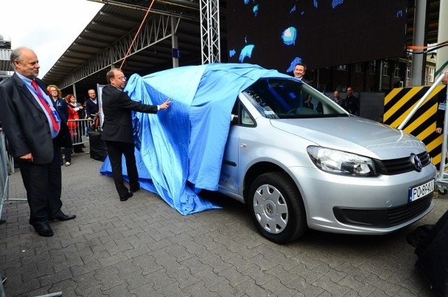 Z okazji jubileuszu odlewni  prezes VW Poznań Michael Kleiß przekazał  Szpitalowi Klinicznemu im. Wiktora Degi samochód Caddy