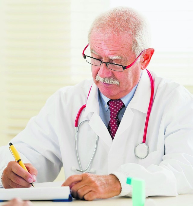 Nasi lekarze coraz częściej toną w papierach i dokumentach